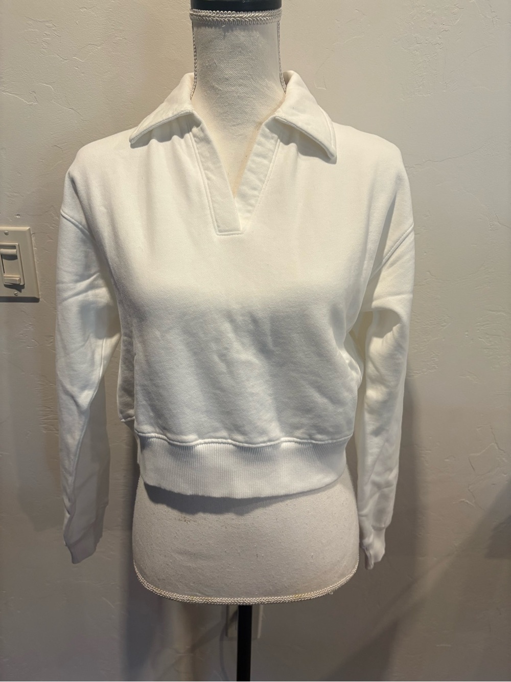 American Eagle Outfitters Cropped White Polo-Sweatshirt